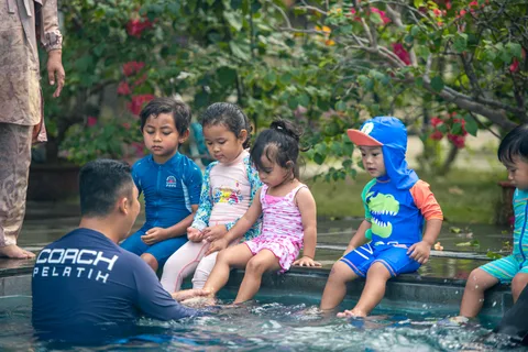 Pre-swim briefing with the coach